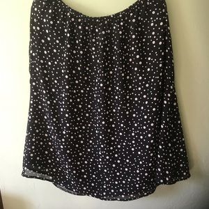 Reversible black and white 100% polyester skirts